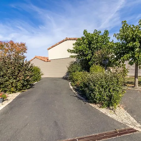 Landhuis Cosy Avec Privatif, Terrasse Et Parking, Au Coeur Des Vignobles Du Layon, Ideal Pour Couples. La Viardiere